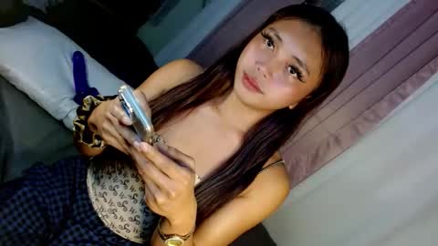 Snapshot of seductive_morena chatting on December 2025 11:11:01 PM Im shy online show from December 2025 11:11:01 PM