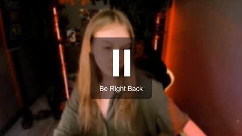 Selena online show from October 2025 05:02:02 PM