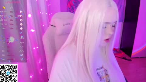 Snapshot of selena___cute chatting on May 2026 04:04:02 PM Selena online show from May 2026 04:04:02 PM