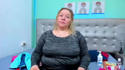 Selena online show from February 2025 02:40:01 AM