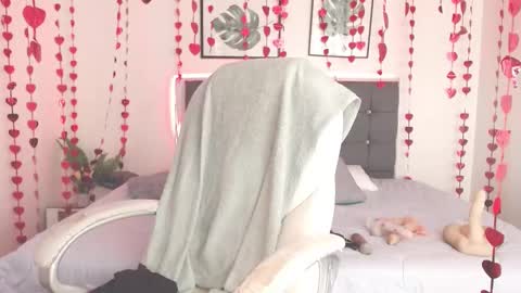 Selena online show from February 2025 08:55:01 PM