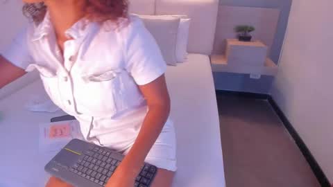 Selena online show from November 2025 10:59:02 AM