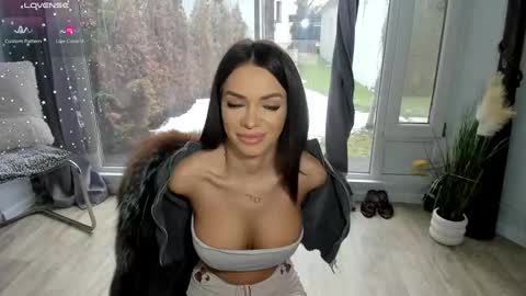 Snapshot of selena_reeves chatting on February 2025 07:05:01 AM Selena online show from February 2025 07:05:01 AM