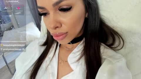 Snapshot of selena_reeves chatting on March 2025 12:01:02 PM Selena online show from March 2025 12:01:02 PM