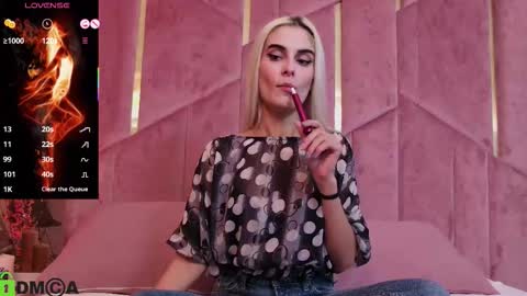 Selena online show from November 2025 05:32:02 AM