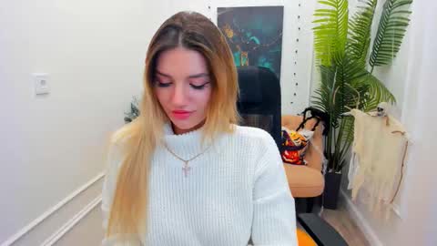 Snapshot of selenaemoore chatting on November 2025 08:22:02 PM selenaemoore online show from November 2025 08:22:02 PM