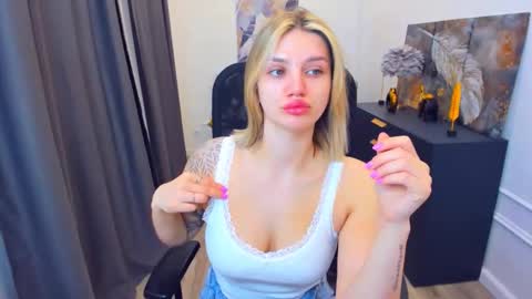 selenaemoore online show from May 2026 03:35:01 AM