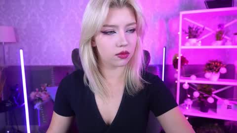 selenairis online show from September 2025 06:13:01 AM