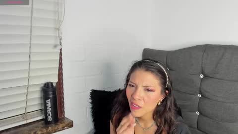 Selena online show from November 2025 10:11:02 PM