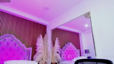 selenastonne online show from December 2025 02:24:02 PM