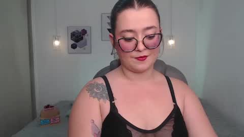 Snapshot of selene_rouse_ chatting on May 2026 09:27:01 PM selene_rouse_ online show from May 2026 09:27:01 PM