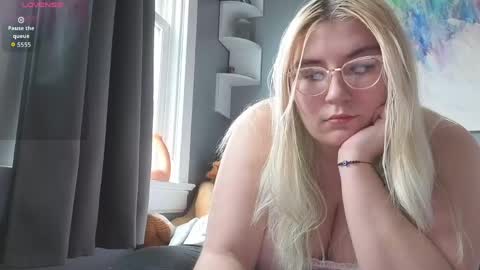 Selene online show from April 2026 01:26:01 PM