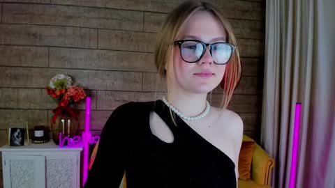 SelinSwarovski online show from February 2025 07:53:01 PM