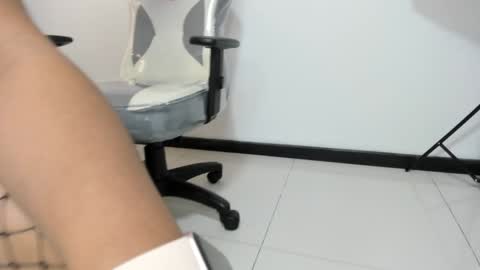 Snapshot of selket_ chatting on February 2025 02:05:01 PM Selket online show from February 2025 02:05:01 PM