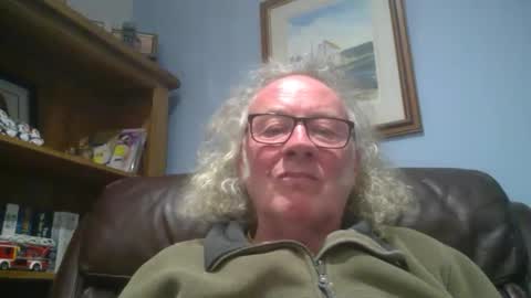 Snapshot of seniorfuntime1556 chatting on February 2025 09:37:02 PM Summiteer online show from February 2025 09:37:02 PM