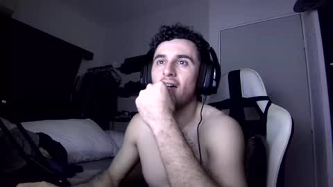 Snapshot of senitzzu chatting on February 2025 05:44:02 AM PAJACONTROL online show from February 2025 05:44:02 AM