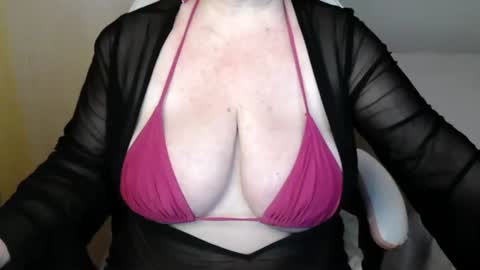 Snapshot of sensual_cris chatting on June 2026 08:28:02 AM CRIS online show from June 2026 08:28:02 AM