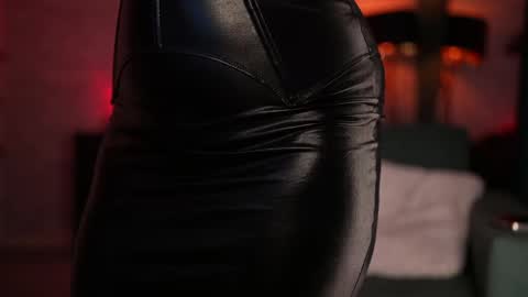 Snapshot of sensual_jassmine chatting on May 2026 06:09:01 PM Jasmine online show from May 2026 06:09:01 PM