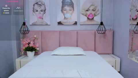 Sophie     online show from December 2025 12:49:02 AM