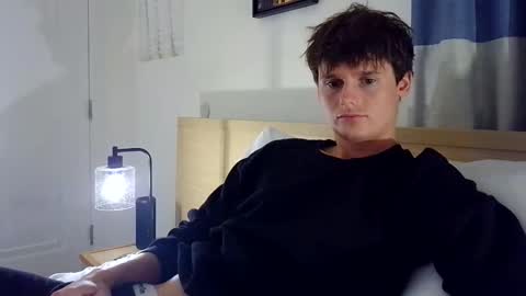 Cam online show from November 2025 02:44:02 AM