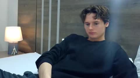 Cam online show from December 2025 04:28:02 AM