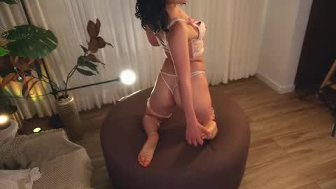 Maria- OF sensual bee online show from September 2025 09:40:02 PM