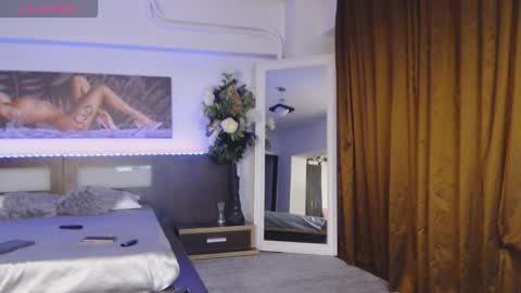 Hallie online show from October 2025 03:58:01 PM