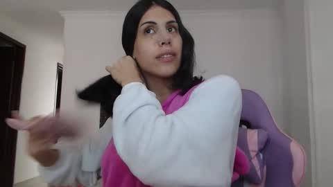 sararoussee online show from April 2026 07:50:02 PM