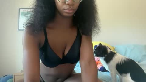 Snapshot of serenitybee chatting on September 2025 04:56:01 PM Serenity Bee   online show from September 2025 04:56:01 PM