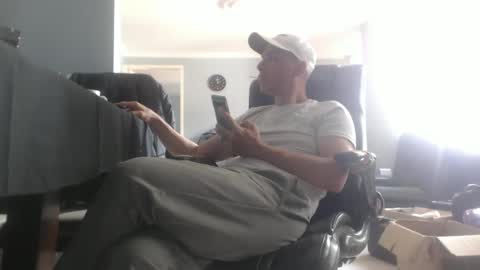 hetero serio discreto online show from January 2025 07:00:01 PM