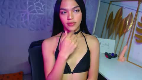 Snapshot of servicedoll18 chatting on December 2025 03:30:02 PM Bella online show from December 2025 03:30:02 PM