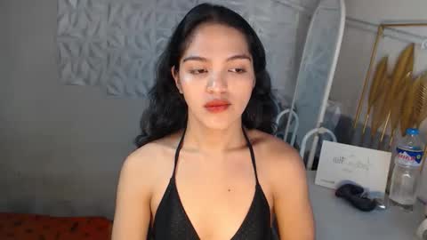 Snapshot of servicedoll18 chatting on April 2026 05:30:01 PM Bella online show from April 2026 05:30:01 PM
