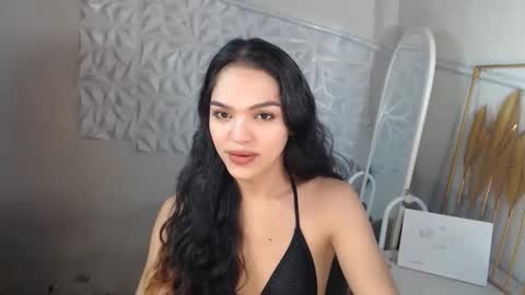 Snapshot of servicedoll18 chatting on May 2026 02:07:02 AM Bella online show from May 2026 02:07:02 AM