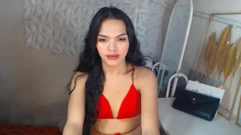 Snapshot of servicedoll18 chatting on June 2026 12:43:01 PM Bella online show from June 2026 12:43:01 PM