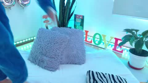 Snapshot of seuctive_woman57 chatting on September 2025 06:32:02 PM samy online show from September 2025 06:32:02 PM