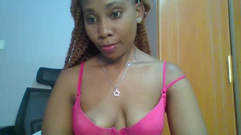 Snapshot of sexie_curvie chatting on February 2025 07:29:01 AM Maggie online show from February 2025 07:29:01 AM