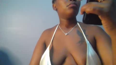 Snapshot of sexie_curvie chatting on September 2025 06:31:02 PM Maggie online show from September 2025 06:31:02 PM