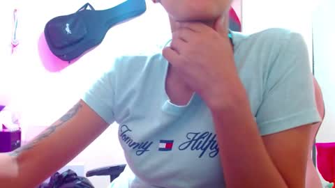 Snapshot of sexmilkdirty chatting on December 2024 04:41:02 AM sexmilkdirty online show from December 2024 04:41:02 AM