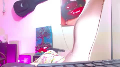 Snapshot of sexmilkdirty chatting on March 2025 03:11:02 AM sexmilkdirty online show from March 2025 03:11:02 AM