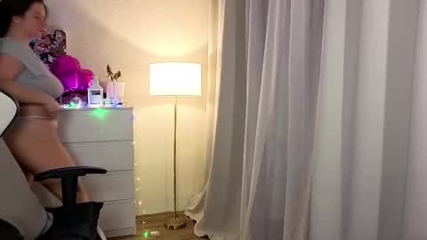 My name is Mia whats yours online show from December 2025 07:42:01 PM