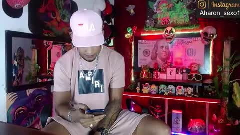 Aharon  ravelo online show from November 2025 04:05:01 AM