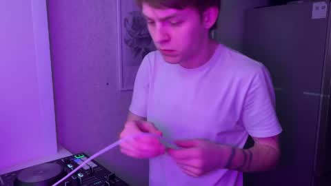 Jennis and OliverPvt is open online show from May 2026 11:27:01 AM