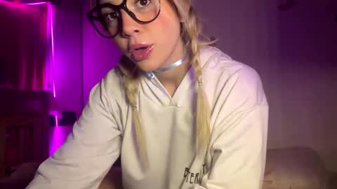Snapshot of sexsummerr chatting on May 2026 02:51:02 AM HI Privates are OPEN online show from May 2026 02:51:02 AM