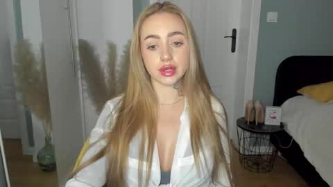 C o r a l i e online show from April 2026 01:26:02 PM