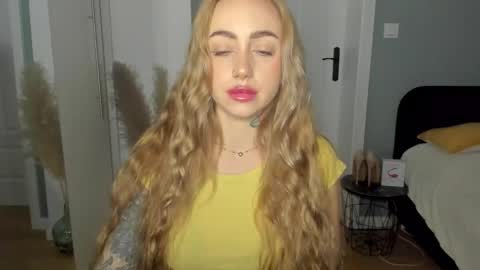 C o r a l i e online show from April 2026 06:42:02 AM