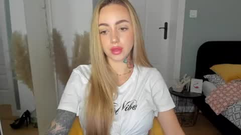 Snapshot of sexy_coralie chatting on July 2026 07:03:01 AM C o r a l i e online show from July 2026 07:03:01 AM