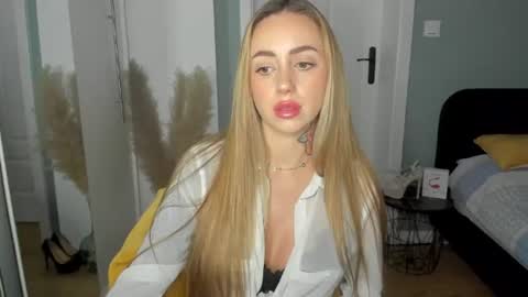 Snapshot of sexy_coralie chatting on July 2026 07:39:01 PM C o r a l i e online show from July 2026 07:39:01 PM