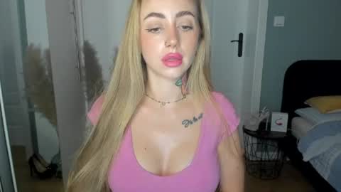 Snapshot of sexy_coralie chatting on July 2026 07:30:01 AM C o r a l i e online show from July 2026 07:30:01 AM