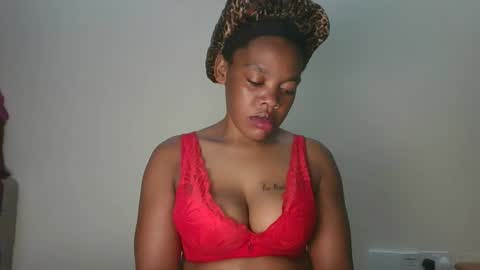 sexy_lyna online show from December 2025 07:52:01 PM