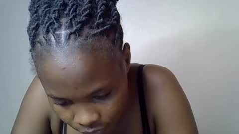 Molyne online show from April 2026 06:20:01 PM